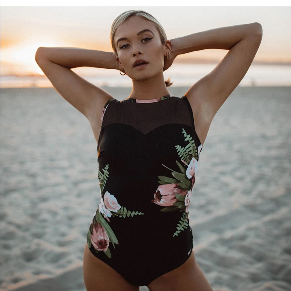 Albion Fit one piece Maria in Carolina